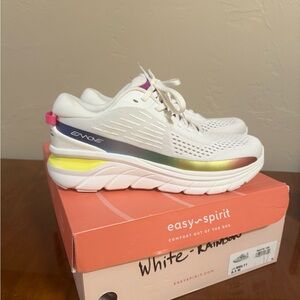 NWT white sneaker Tri color trim sz 8.5